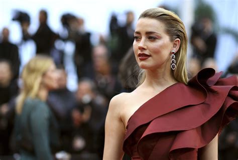 Amber Heard backs revenge porn bill and shares。